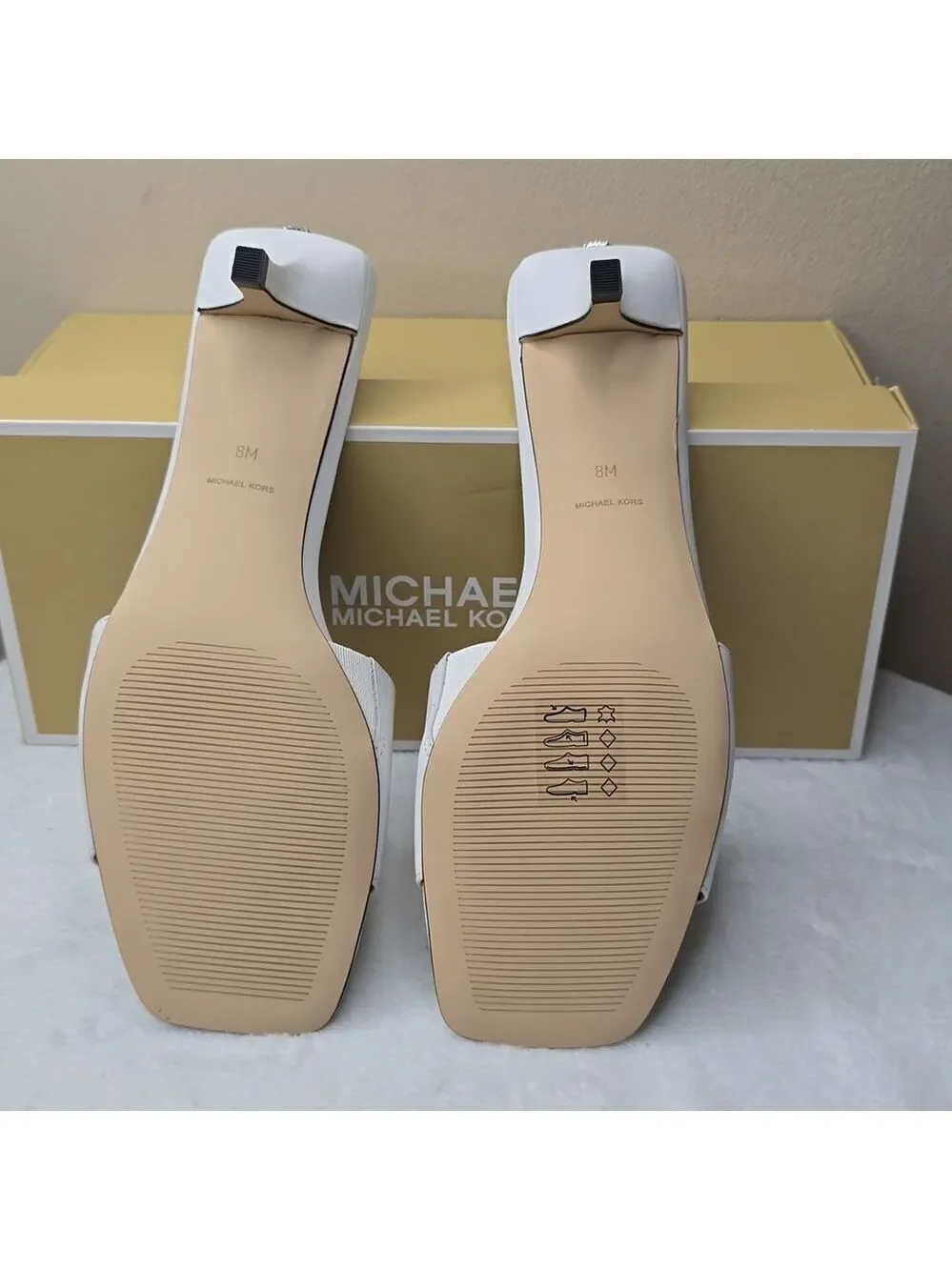 NIB Micheal Micheal Kors Merriam Kitten Sandal White Sz 8